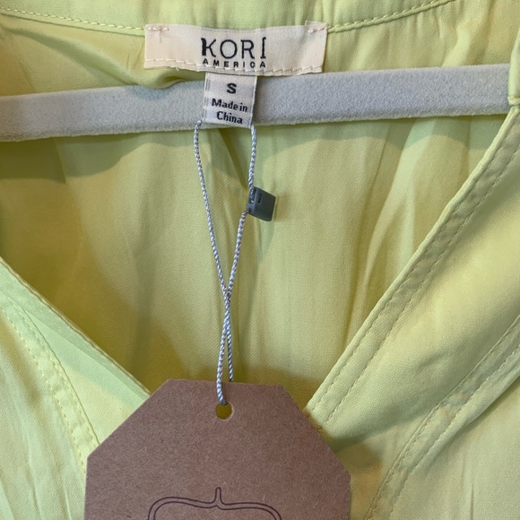 NWT Kori America neon lemon zest v neck soft shirt sleeve top sz S. - Picture 3 of 5